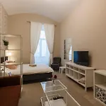 Comfy In Old Town Apartment *
