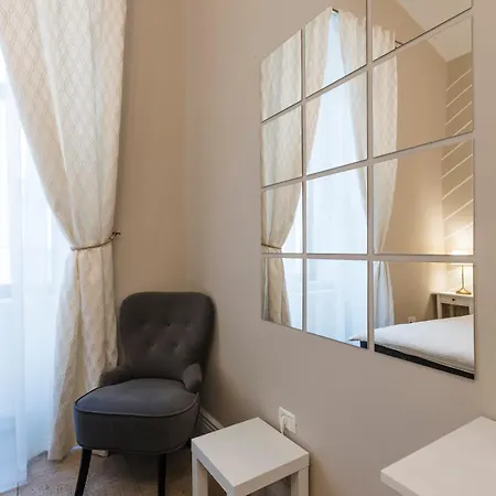 Comfy In Old Town Апартаменты *